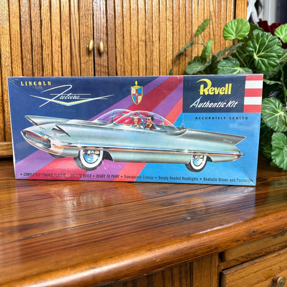 Revell Lincoln Futura Model Kit Blue New Sealed 1270 Concept Car